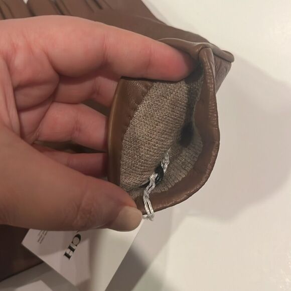 Coach Signature leather tech gloves, dark saddle color - Picture 5 of 6
